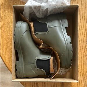 Ugg Droplet rain boots